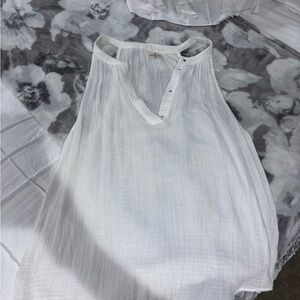 Sundays White Sleeveless gauze  Blouse size zero.